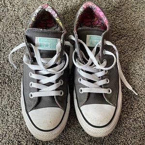 Converse All Star women’s size 8, gray tennis shoes